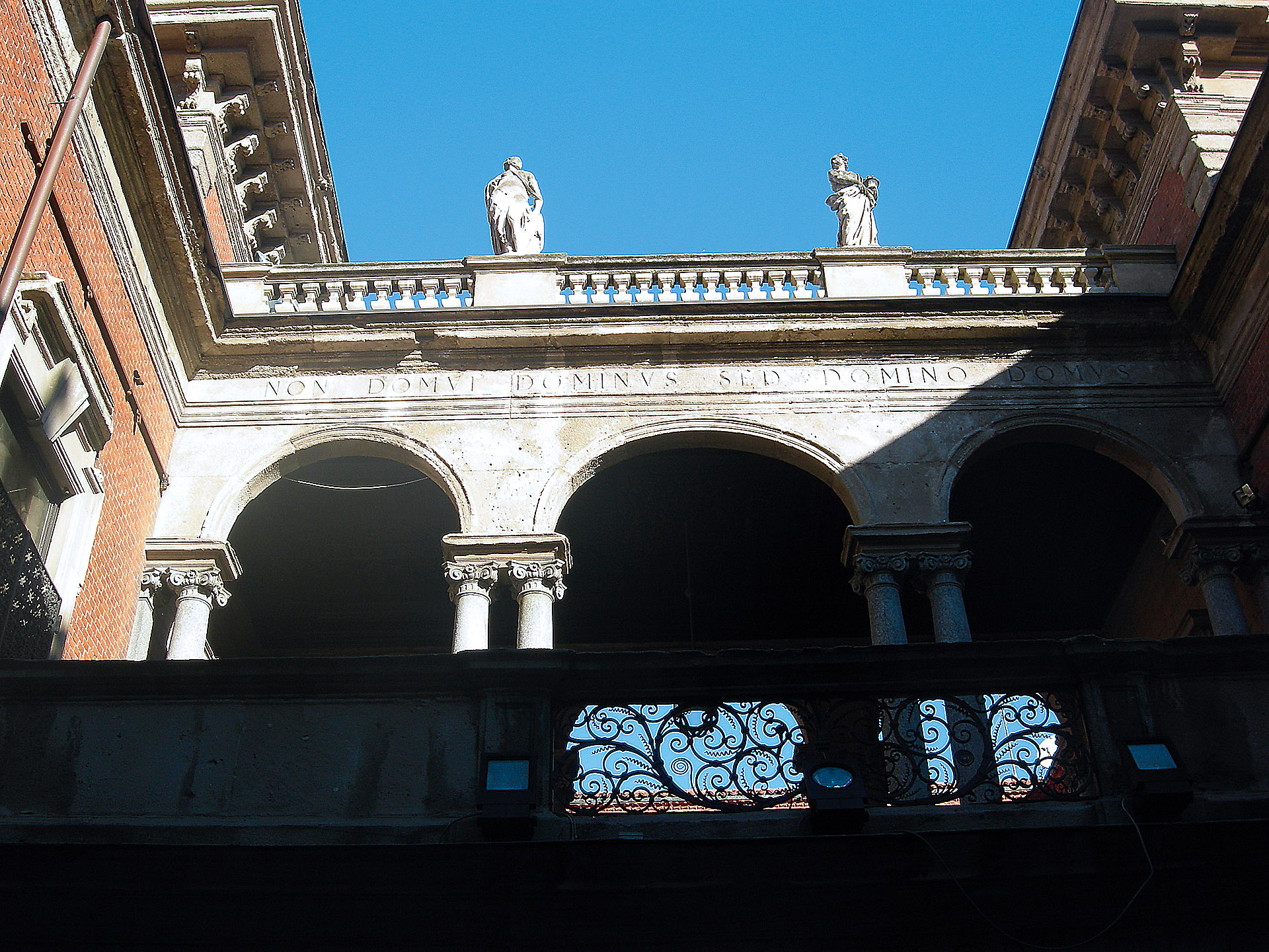 Palazzo Bagatti Valsecchi - Milano - Dettagli di facciata