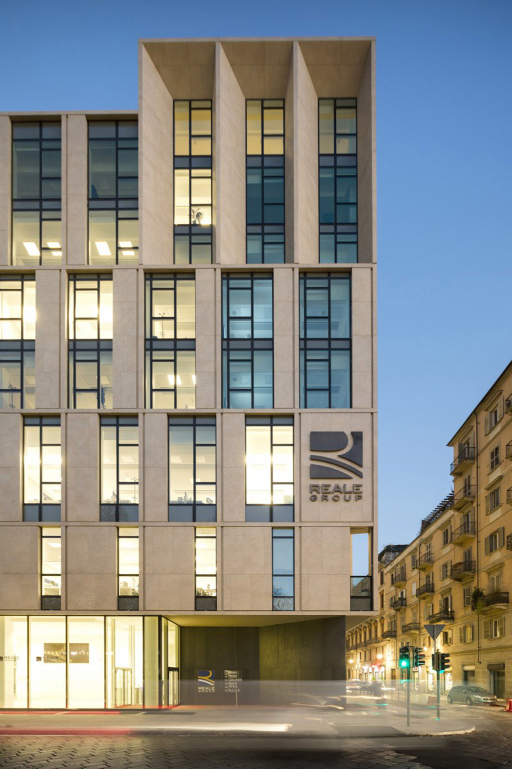 Facciata del New Building Bertola di Torino